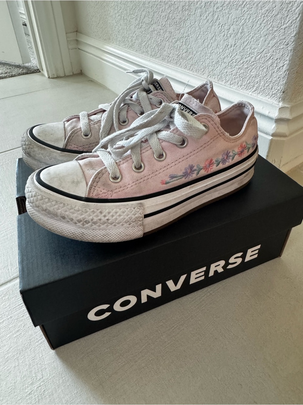 Converse Kids Pink Low Top Sneakers with Embroidered Flowers